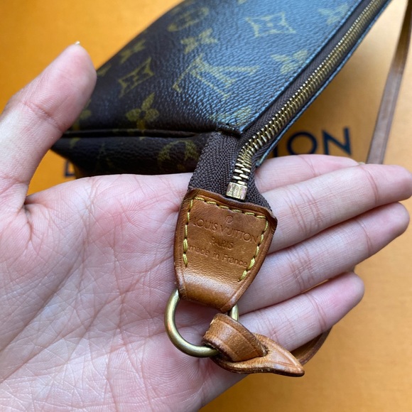 ‼️SOLD‼️ AUTHENTIC Pochette Accesoires 🤎 - Picture 5 of 10